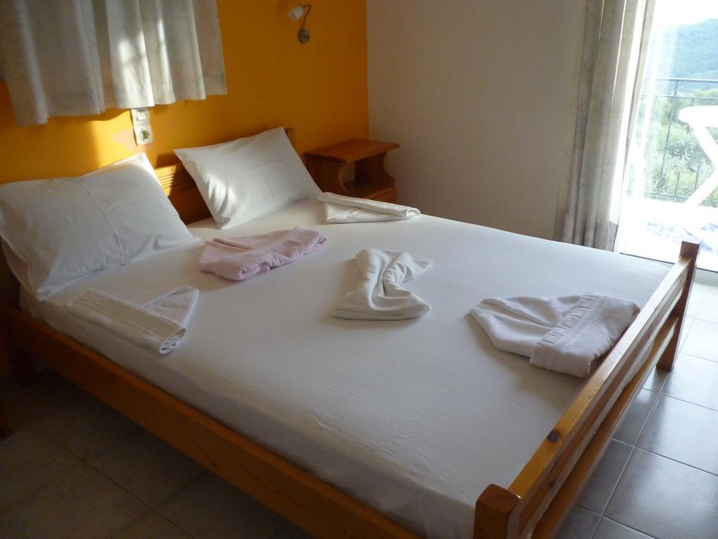 Lichnos Babis Taverna & Rooms Párga Szoba fotó